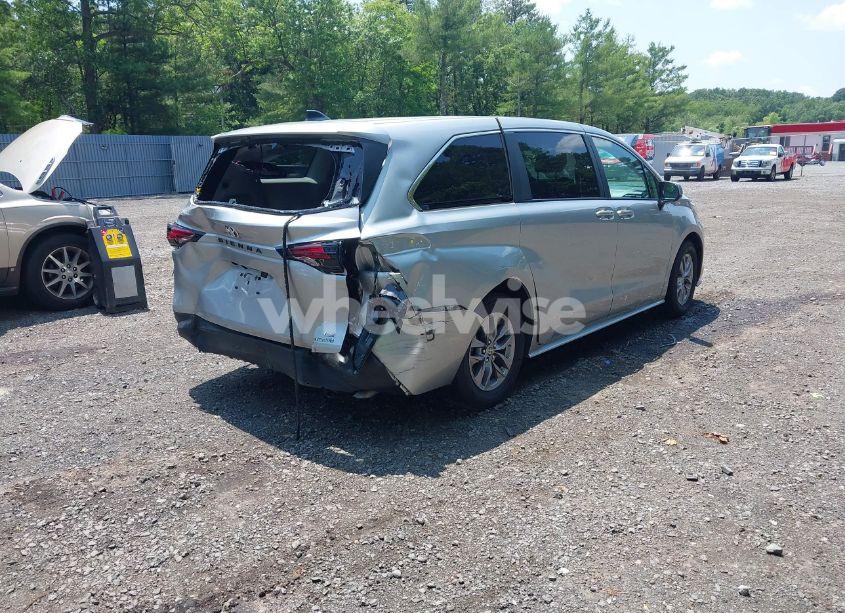 Photo 4 of 2023 Toyota Sienna LE (VIN 5TDKRKEC6PS152353)