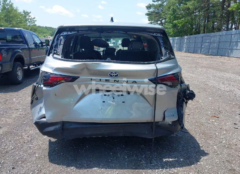 Photo 6 of 2023 Toyota Sienna LE (VIN 5TDKRKEC6PS152353)