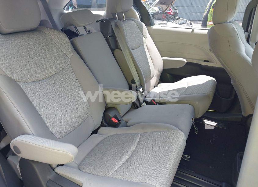 Photo 8 of 2023 Toyota Sienna LE (VIN 5TDKRKEC6PS152353)