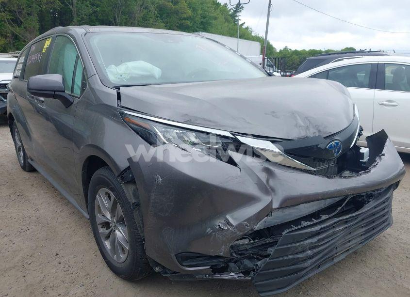 2023 Toyota Sienna LE (VIN 5TDKRKEC6PS157035) main photo