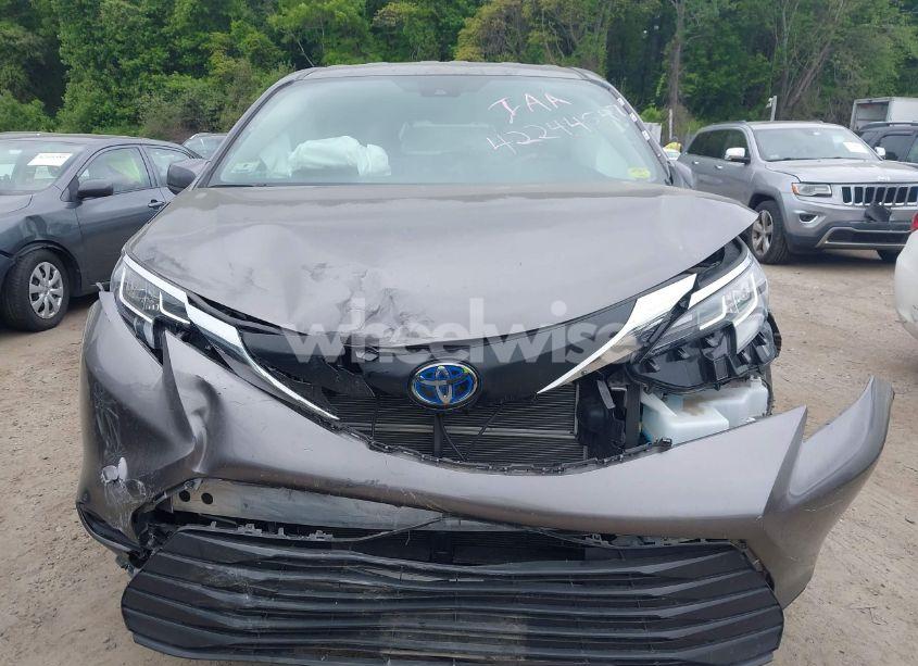 Photo 12 of 2023 Toyota Sienna LE (VIN 5TDKRKEC6PS157035)