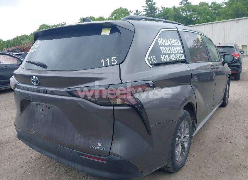Photo 4 of 2023 Toyota Sienna LE (VIN 5TDKRKEC6PS157035)