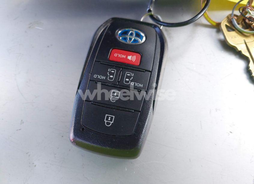 Photo 11 of 2023 Toyota Sienna LE (VIN 5TDKRKEC6PS157598)