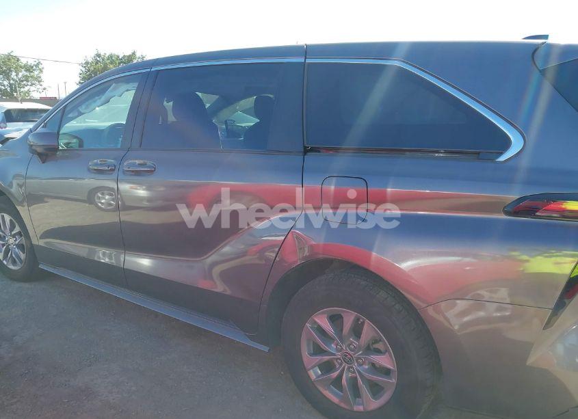 Photo 14 of 2023 Toyota Sienna LE (VIN 5TDKRKEC6PS157598)