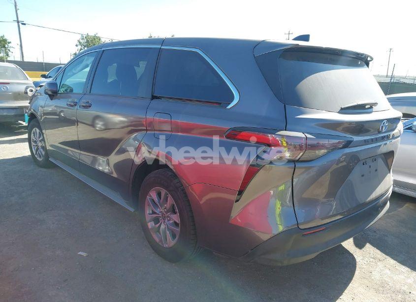 Photo 3 of 2023 Toyota Sienna LE (VIN 5TDKRKEC6PS157598)