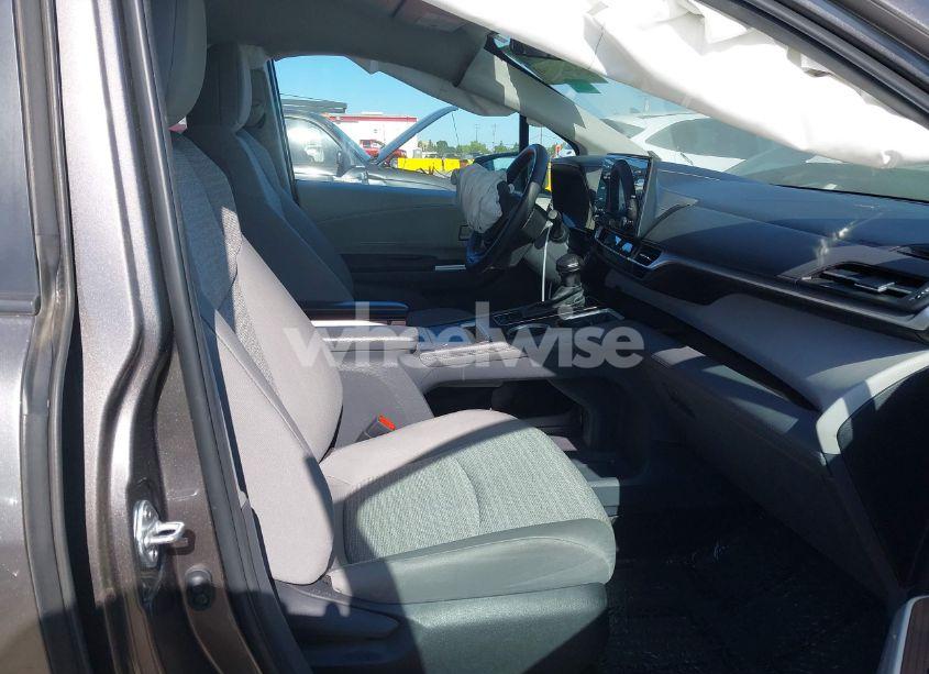 Photo 5 of 2023 Toyota Sienna LE (VIN 5TDKRKEC6PS157598)