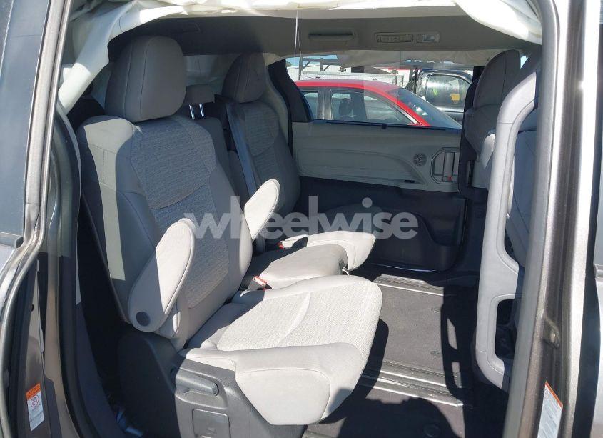 Photo 8 of 2023 Toyota Sienna LE (VIN 5TDKRKEC6PS157598)