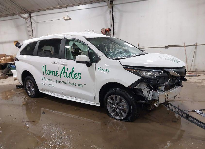 2023 Toyota Sienna LE (VIN 5TDKRKEC6PS166558) main photo