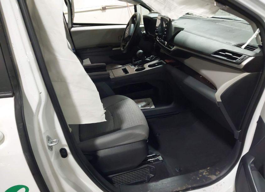 Photo 5 of 2023 Toyota Sienna LE (VIN 5TDKRKEC6PS166558)