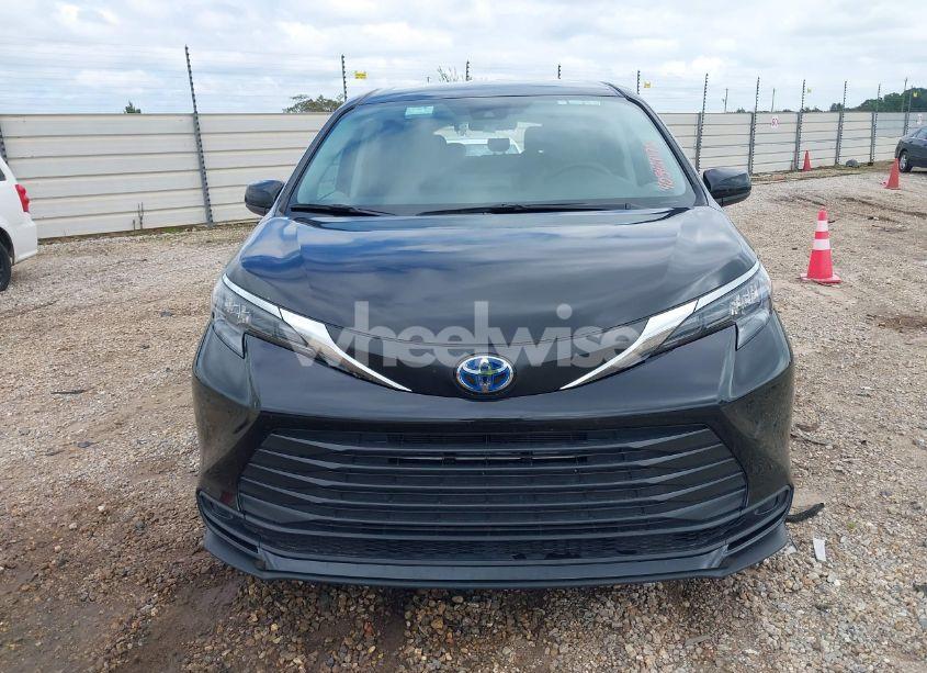 Photo 12 of 2024 Toyota Sienna LE (VIN 5TDKRKEC6RS189230)