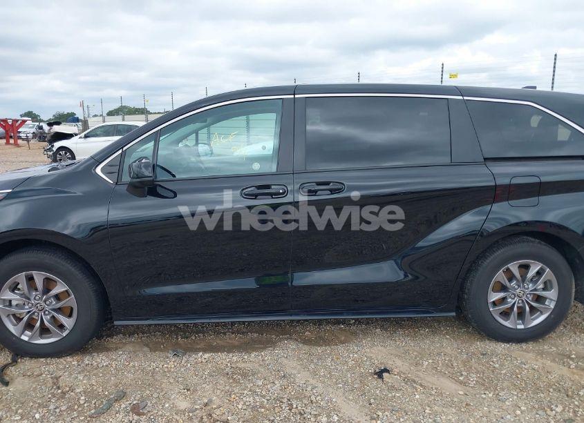 Photo 14 of 2024 Toyota Sienna LE (VIN 5TDKRKEC6RS189230)