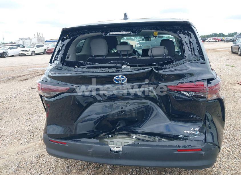 Photo 16 of 2024 Toyota Sienna LE (VIN 5TDKRKEC6RS189230)