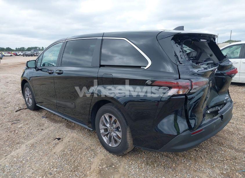 Photo 3 of 2024 Toyota Sienna LE (VIN 5TDKRKEC6RS189230)