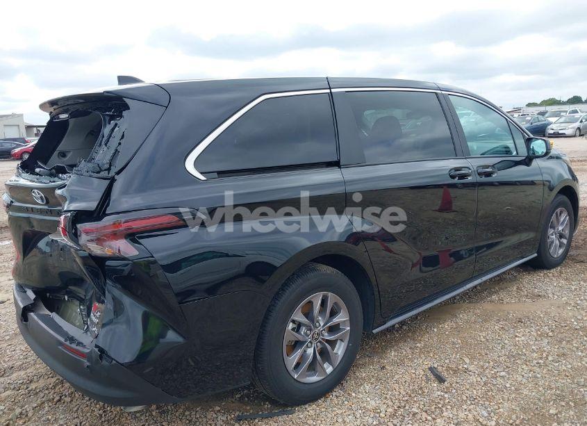Photo 4 of 2024 Toyota Sienna LE (VIN 5TDKRKEC6RS189230)