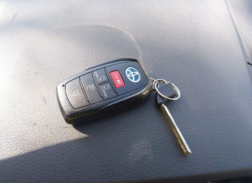 Photo 11 of 2024 Toyota Sienna LE (VIN 5TDKRKEC6RS198963)