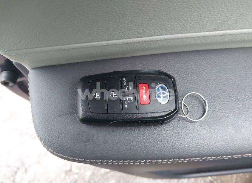 Photo 11 of 2021 Toyota Sienna LE (VIN 5TDKRKEC7MS019564)