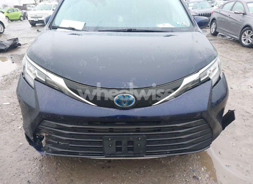 Photo 12 of 2021 Toyota Sienna LE (VIN 5TDKRKEC7MS019564)