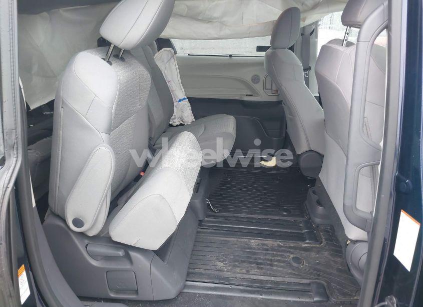 Photo 8 of 2021 Toyota Sienna LE (VIN 5TDKRKEC7MS019564)