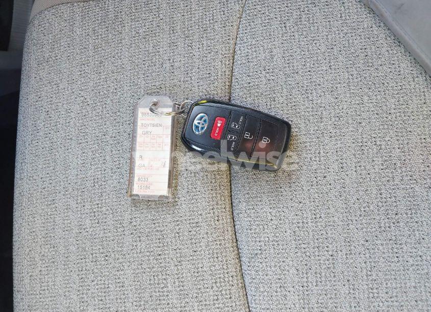 Photo 11 of 2021 Toyota Sienna LE (VIN 5TDKRKEC7MS035649)