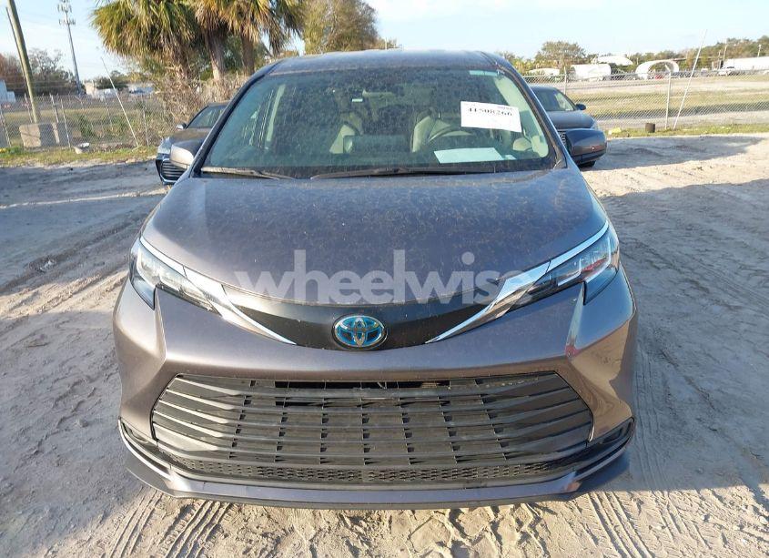 Photo 6 of 2021 Toyota Sienna LE (VIN 5TDKRKEC7MS035649)