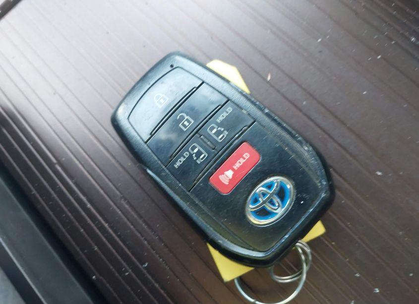 Photo 11 of 2021 Toyota Sienna LE (VIN 5TDKRKEC7MS059451)