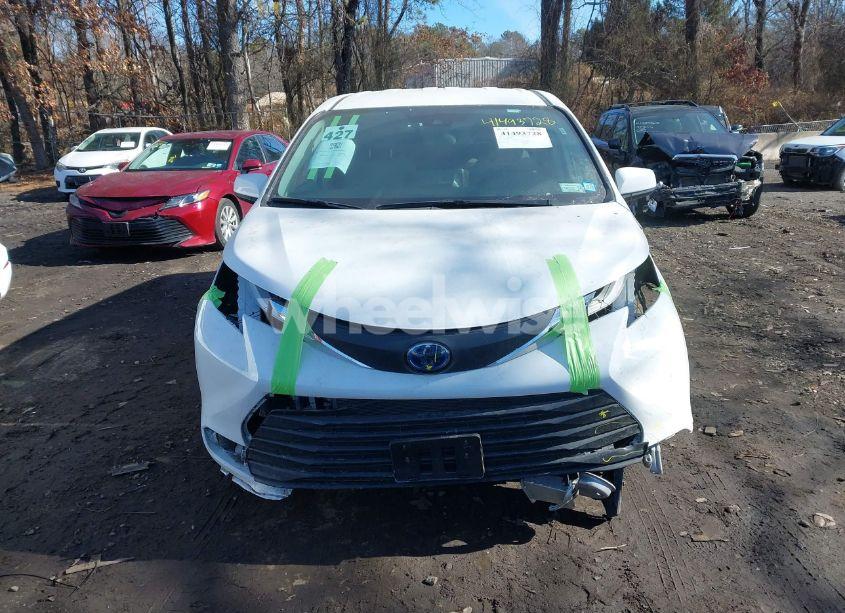Photo 12 of 2022 Toyota Sienna LE (VIN 5TDKRKEC7NS080138)