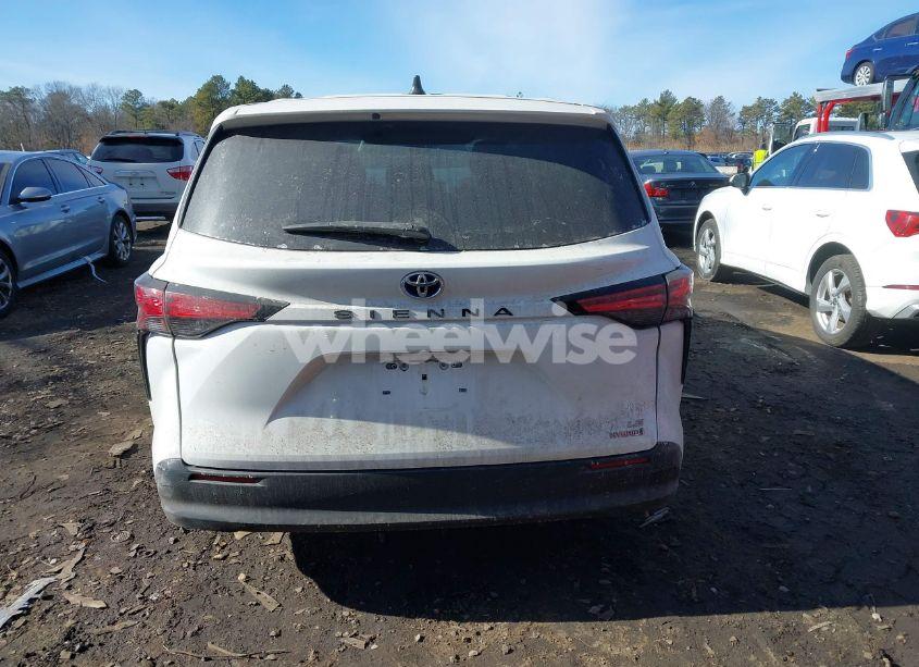 Photo 16 of 2022 Toyota Sienna LE (VIN 5TDKRKEC7NS080138)