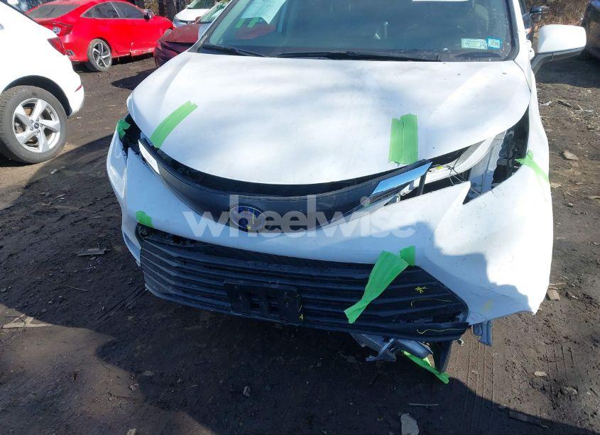 Photo 6 of 2022 Toyota Sienna LE (VIN 5TDKRKEC7NS080138)