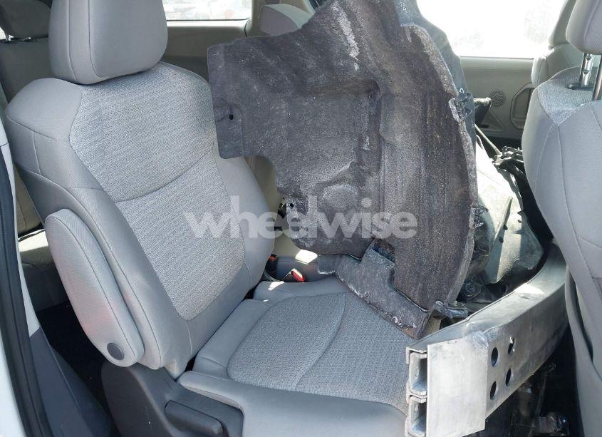 Photo 8 of 2022 Toyota Sienna LE (VIN 5TDKRKEC7NS080138)