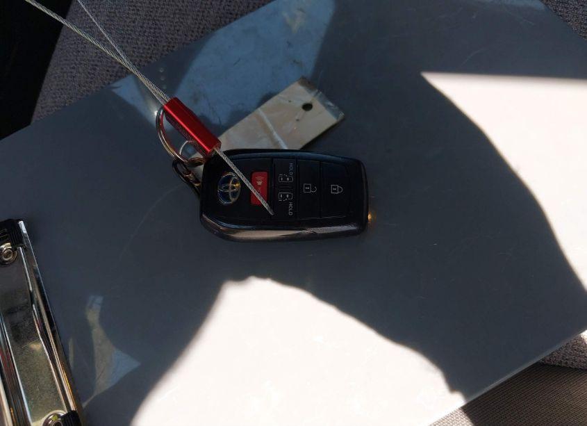 Photo 11 of 2022 Toyota Sienna LE (VIN 5TDKRKEC7NS118743)