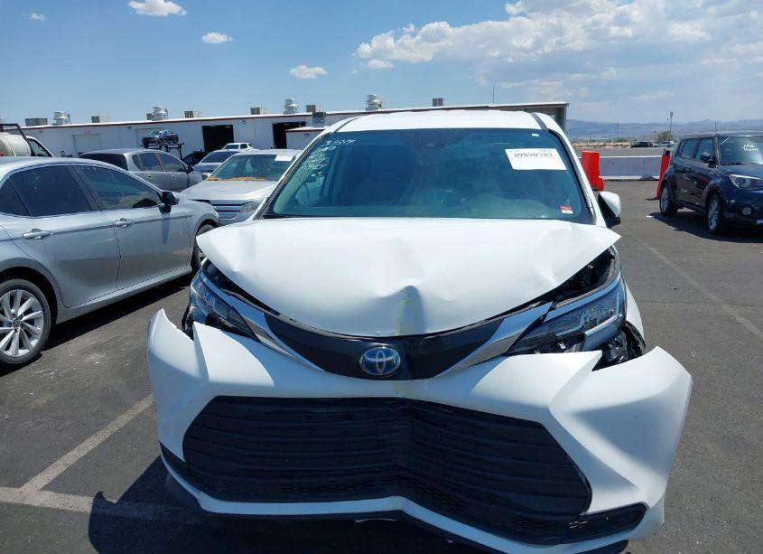 Photo 12 of 2022 Toyota Sienna LE (VIN 5TDKRKEC7NS118743)