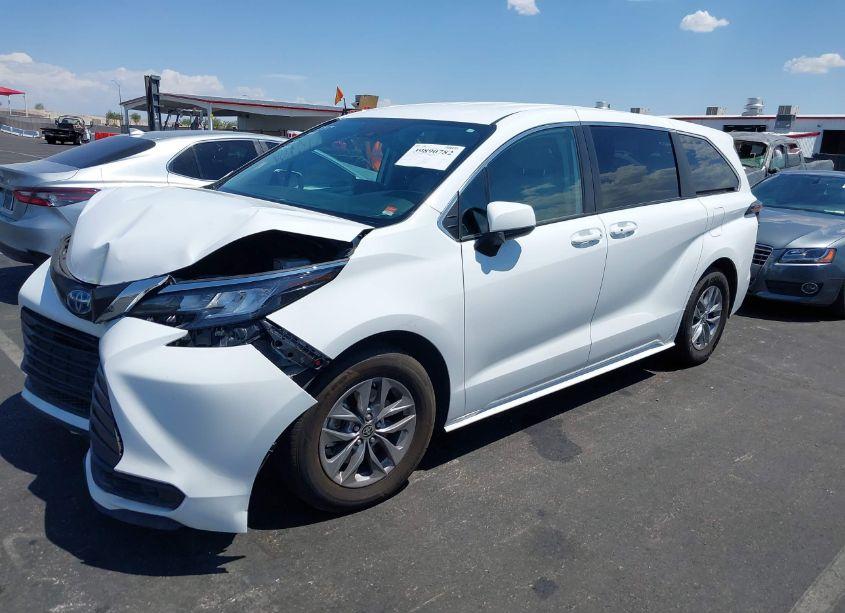 Photo 14 of 2022 Toyota Sienna LE (VIN 5TDKRKEC7NS118743)