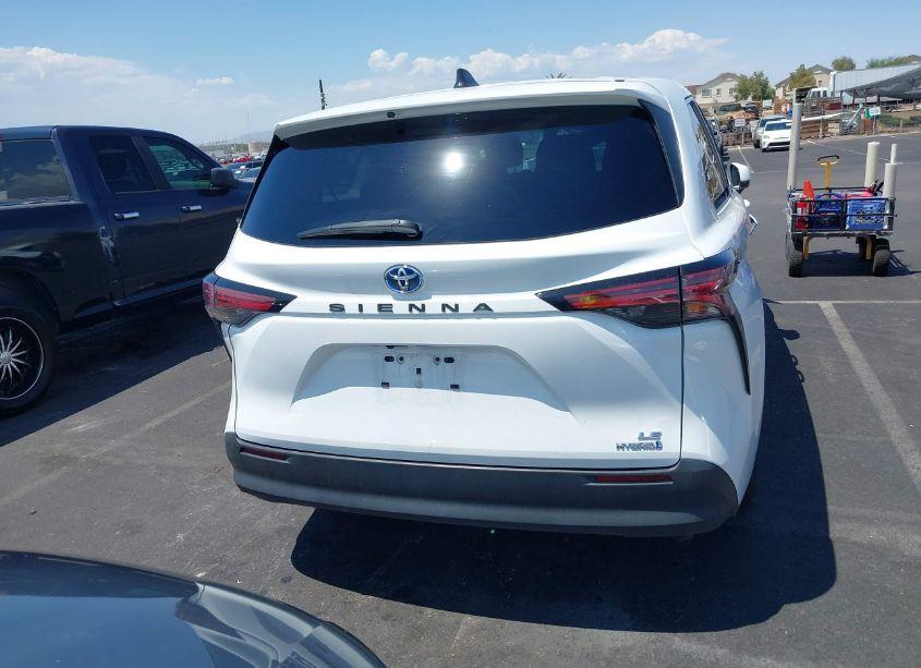 Photo 16 of 2022 Toyota Sienna LE (VIN 5TDKRKEC7NS118743)
