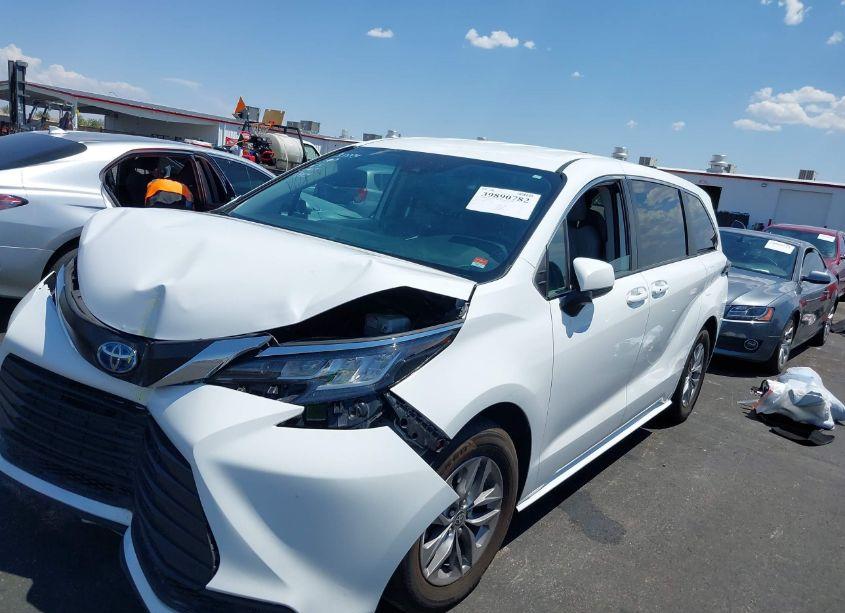 Photo 17 of 2022 Toyota Sienna LE (VIN 5TDKRKEC7NS118743)
