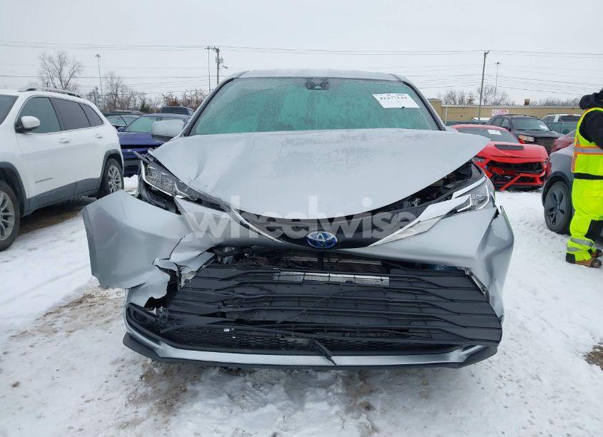 Photo 12 of 2023 Toyota Sienna LE (VIN 5TDKRKEC7PS179092)