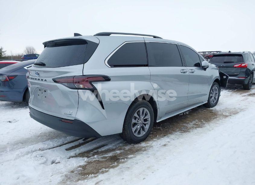 Photo 4 of 2023 Toyota Sienna LE (VIN 5TDKRKEC7PS179092)