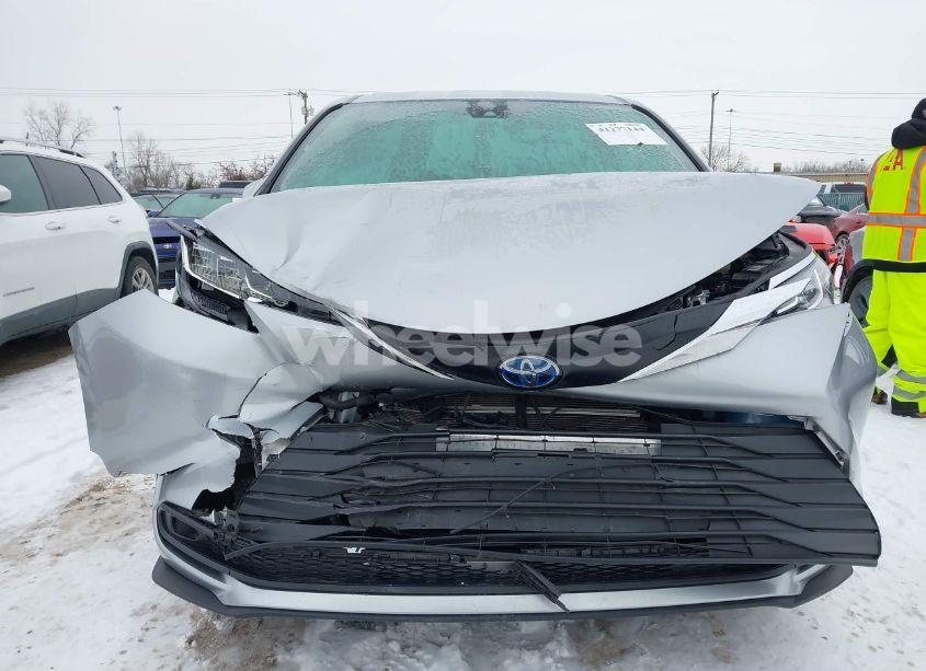 Photo 6 of 2023 Toyota Sienna LE (VIN 5TDKRKEC7PS179092)