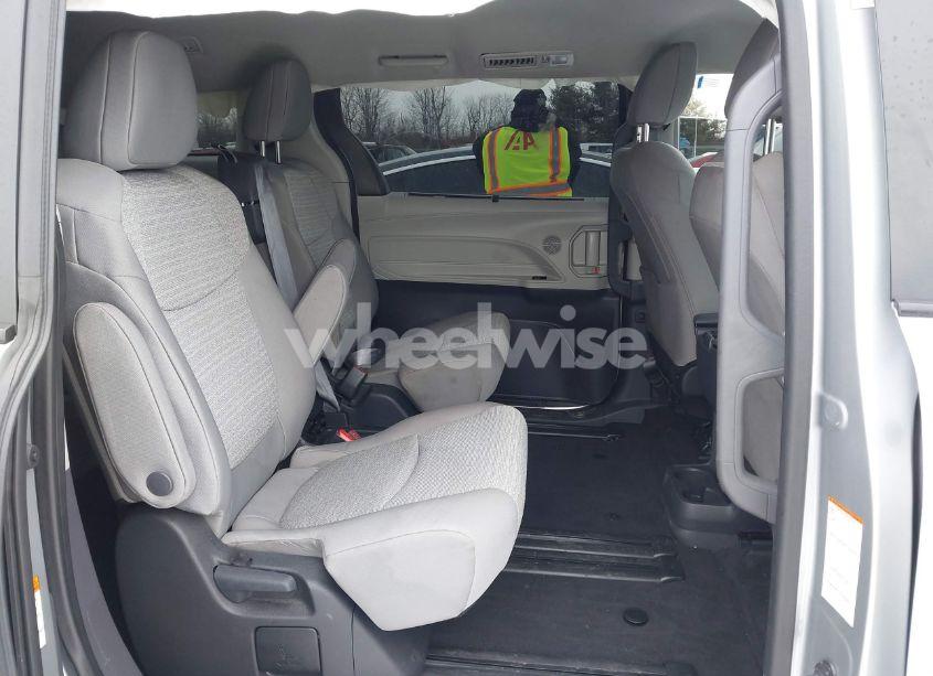 Photo 8 of 2023 Toyota Sienna LE (VIN 5TDKRKEC7PS179092)