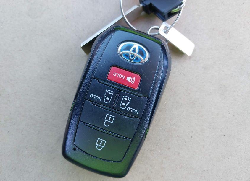 Photo 11 of 2024 Toyota Sienna LE (VIN 5TDKRKEC7RS198924)