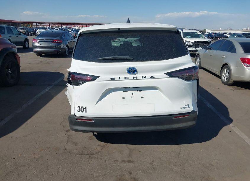 Photo 16 of 2024 Toyota Sienna LE (VIN 5TDKRKEC7RS198924)