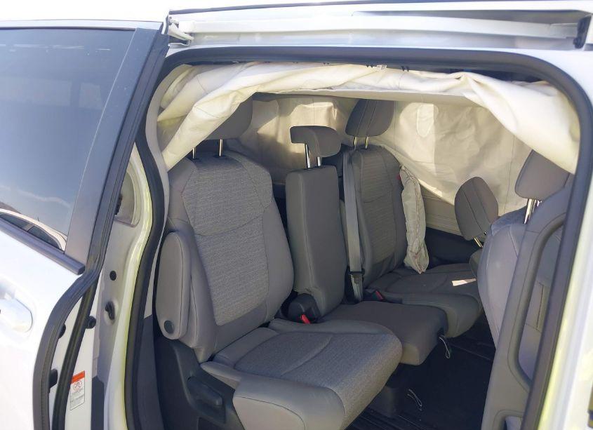 Photo 8 of 2024 Toyota Sienna LE (VIN 5TDKRKEC7RS198924)