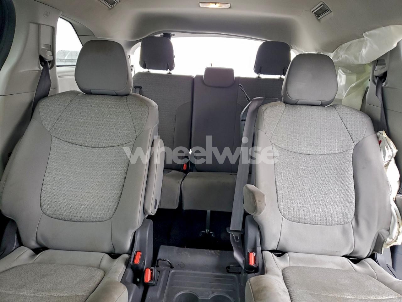 Photo 10 of 2021 TOYOTA SIENNA LE (VIN 5TDKRKEC8MS055862)