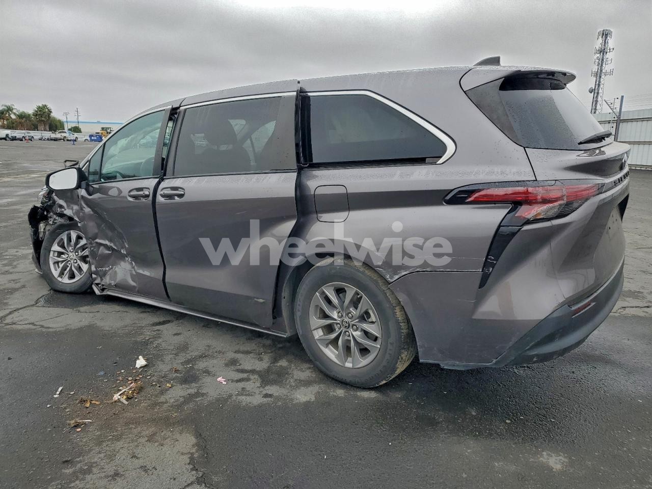 Photo 2 of 2021 TOYOTA SIENNA LE (VIN 5TDKRKEC8MS055862)