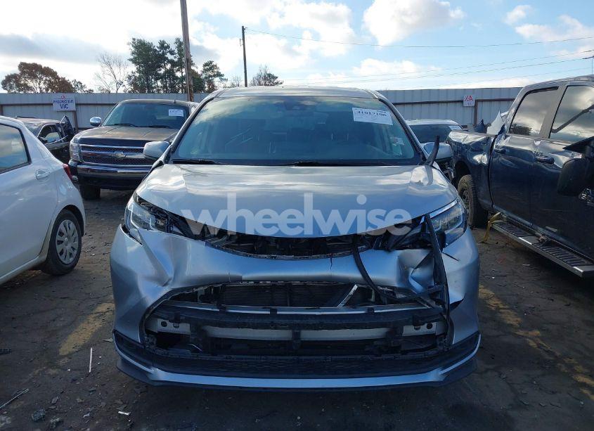 Photo 12 of 2022 Toyota Sienna LE (VIN 5TDKRKEC8NS122803)