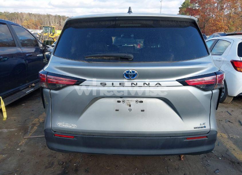 Photo 16 of 2022 Toyota Sienna LE (VIN 5TDKRKEC8NS122803)