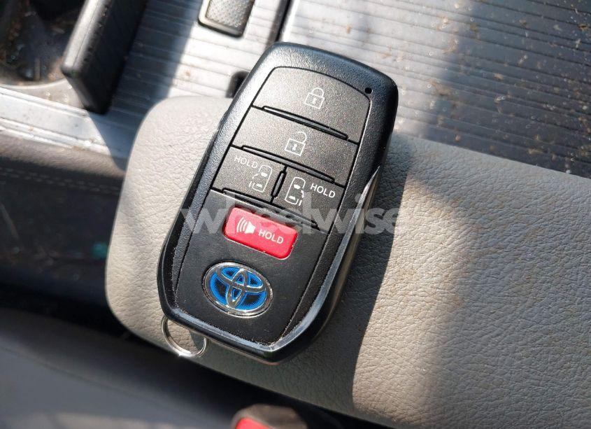 Photo 11 of 2025 Toyota Sienna LE (VIN 5TDKRKEC8SS245934)