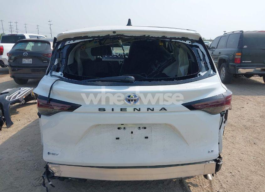 Photo 17 of 2025 Toyota Sienna LE (VIN 5TDKRKEC8SS245934)