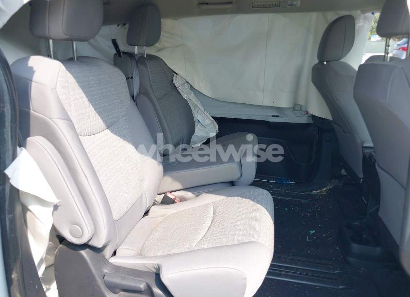 Photo 8 of 2025 Toyota Sienna LE (VIN 5TDKRKEC8SS245934)