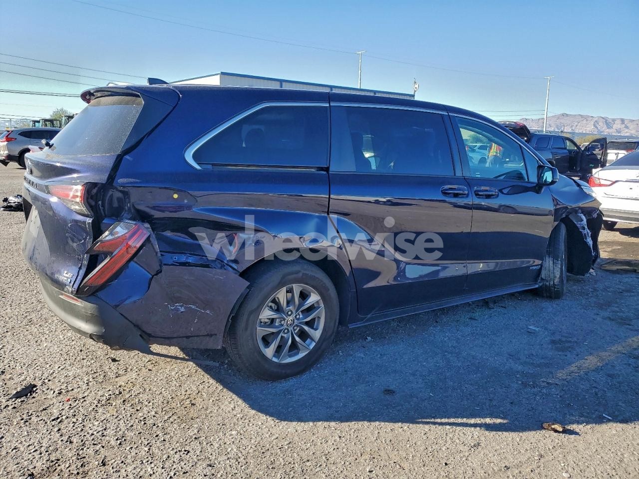 Photo 3 of 2021 TOYOTA SIENNA LE (VIN 5TDKRKEC9MS020912)