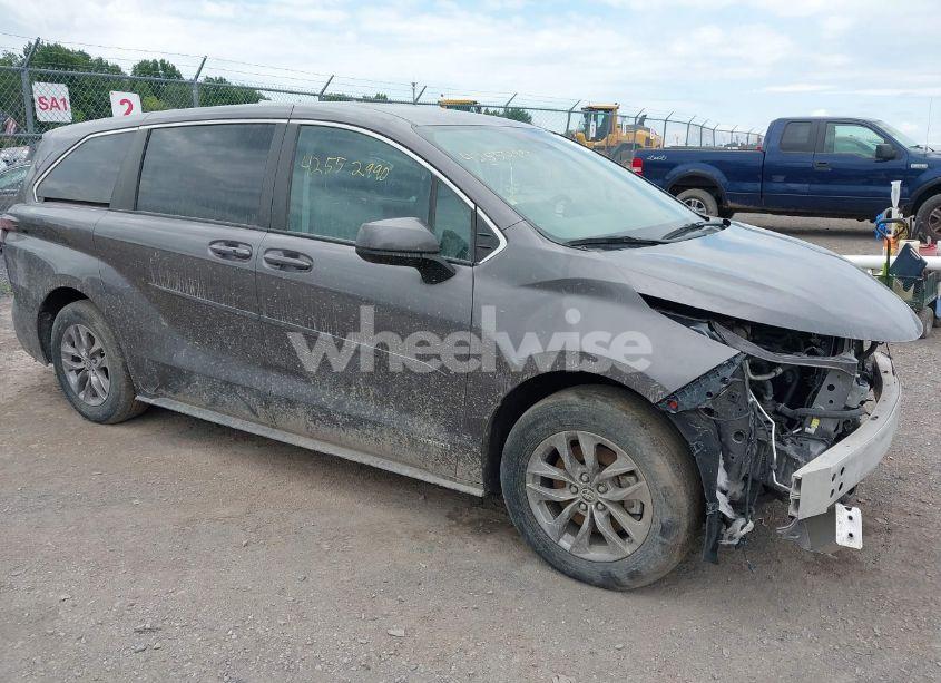 2021 Toyota Sienna LE (VIN 5TDKRKEC9MS034194) main photo